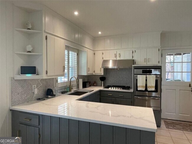 Photo - 370 Herrington Dr NE