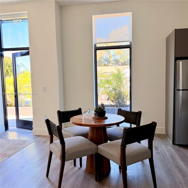 Photo - 3801 N Dixie Hwy Unit 115