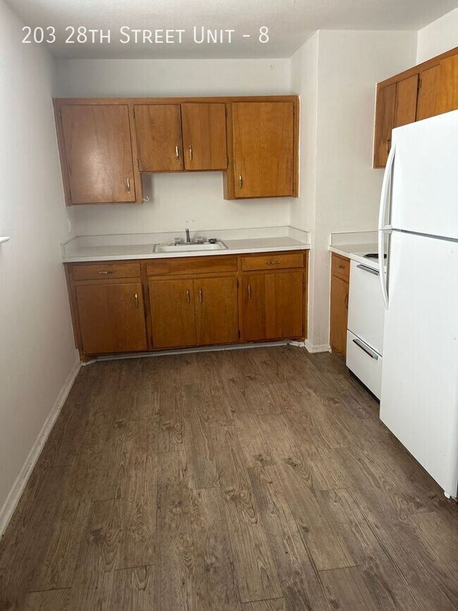 Photo - 203 28th St Unit 8