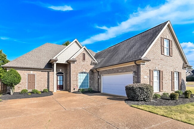 Building Photo - 3400 Valley Crest Dr