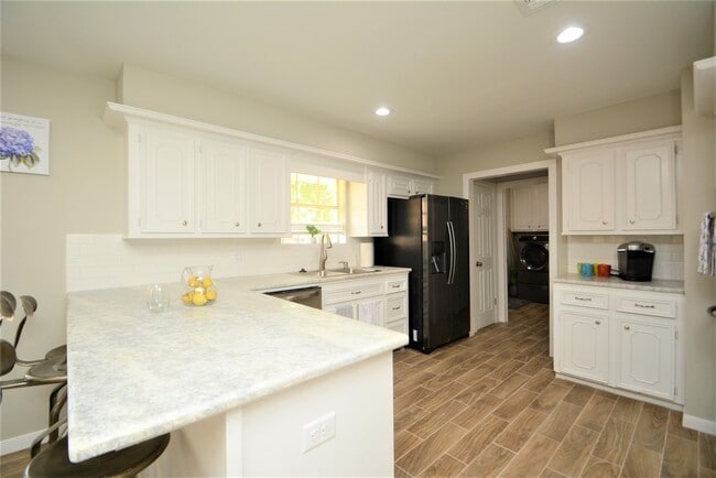 Photo - 114 Springs Edge Dr