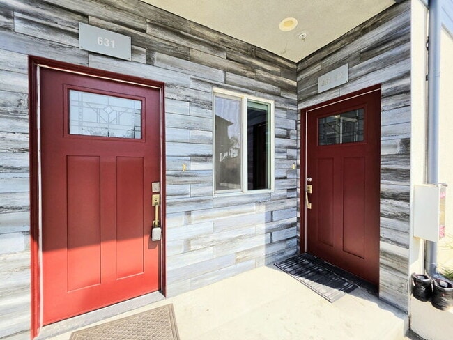 Photo - 631 W 83rd St