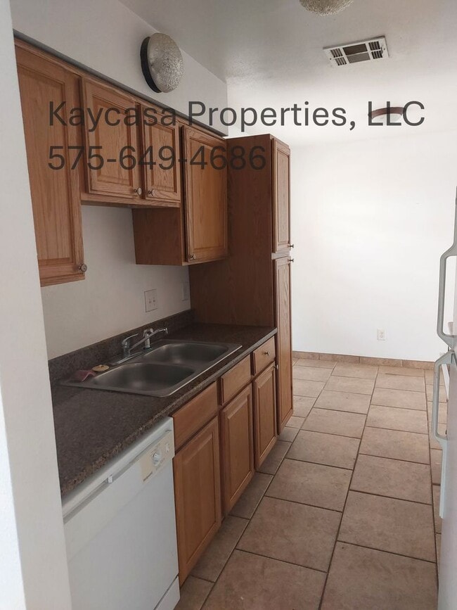 Photo - Roomy Duplex Apartment Convenient to NMSU
