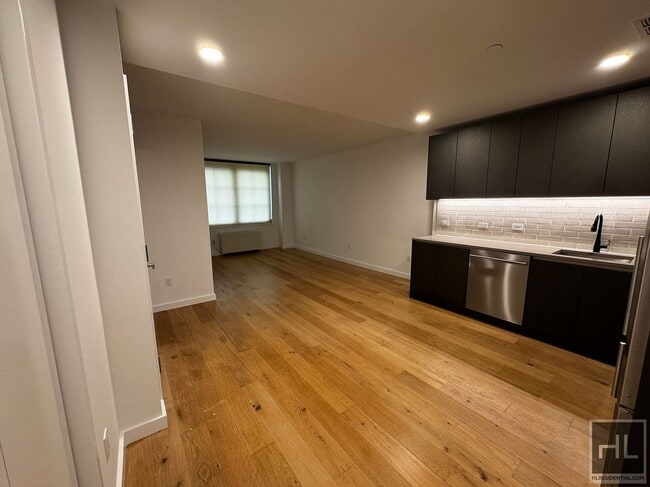 Photo - NORTHERN BOULEVARD Unit 5L