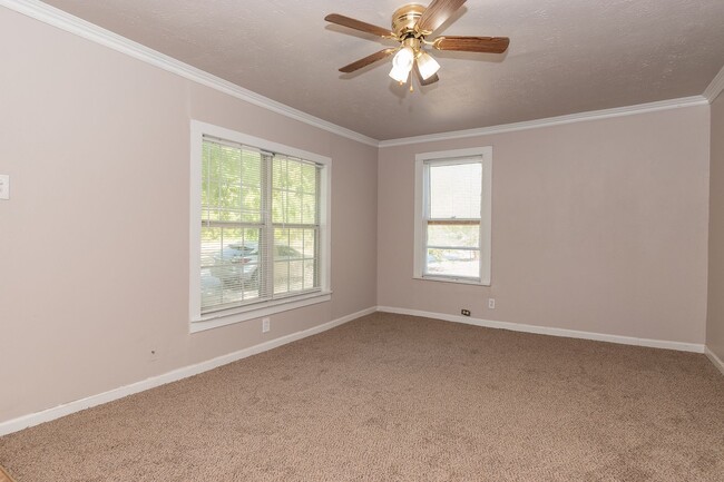 Photo - 1611 Clark St