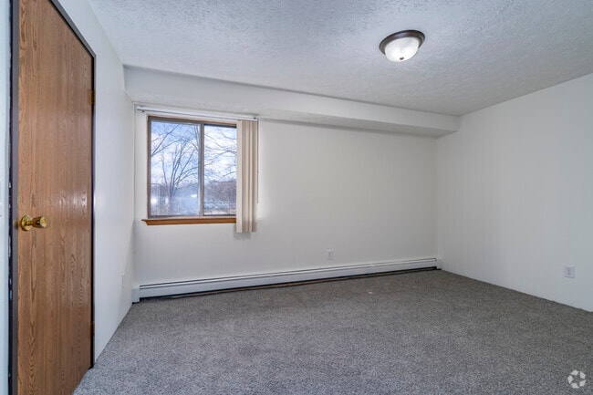 2BR, 1BA - 845SF - Bedroom - Tammany Hills Apartments