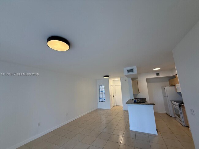 Photo - 2493 Centergate Dr Unidad 102