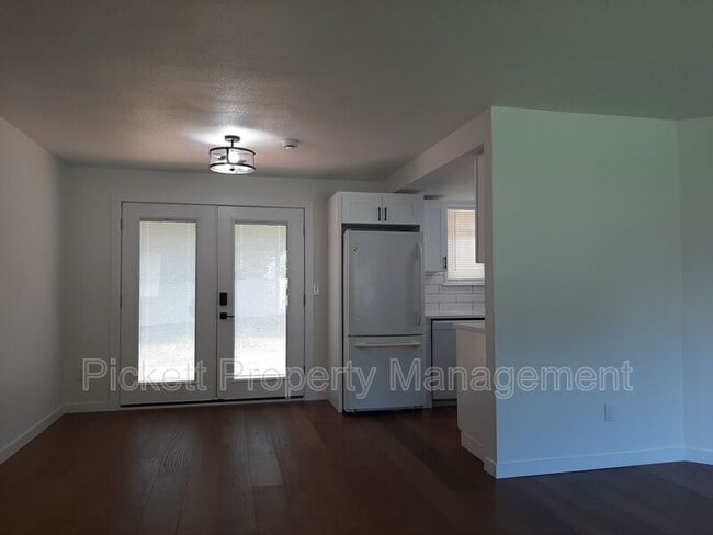 Photo - 212 NE Torval Canyon Rd