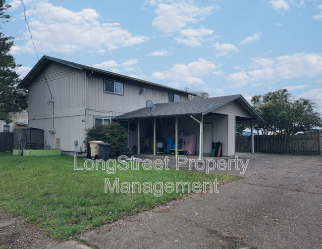Photo - 1624 College St House