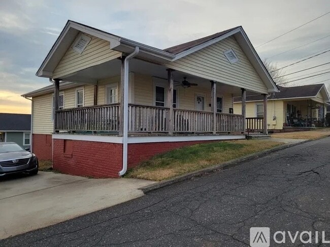 Photo - 295 Thirteenth St