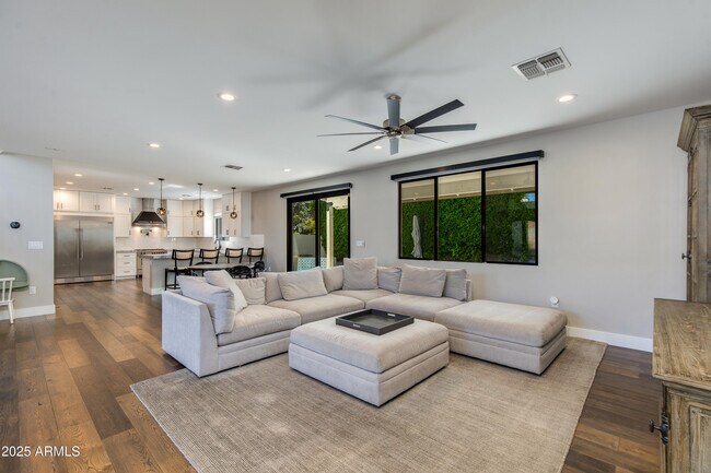 Photo - 3821 E Devonshire Ave