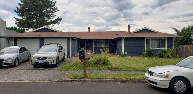 Building Photo - 1413 SW 22nd St Unit 1413