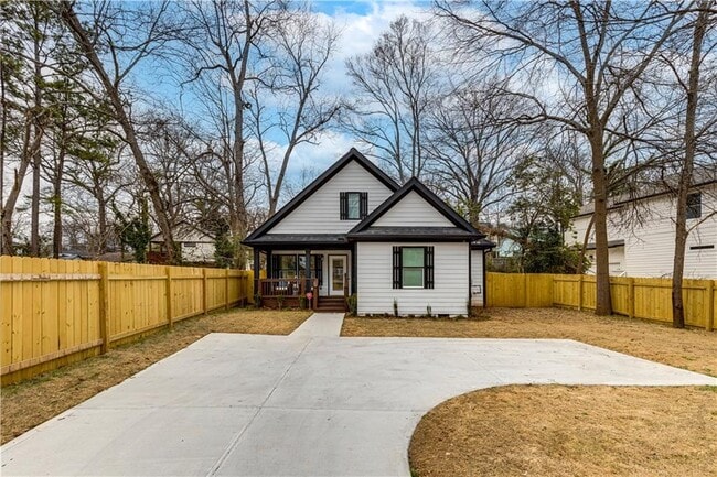 Photo - 551 Woodrow Ave