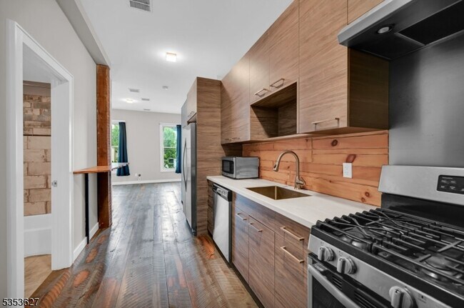 180 Spring St Unit 203