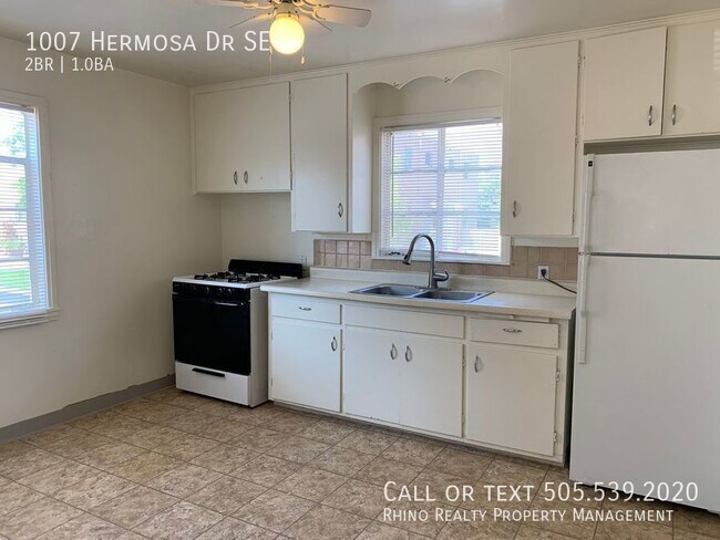 1007 Hermosa Dr SE