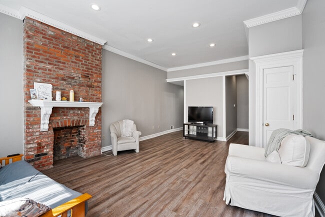 Building Photo - 2221 Jane St