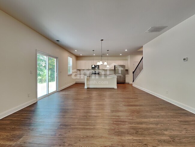 Photo - 205 Lindridge Dr