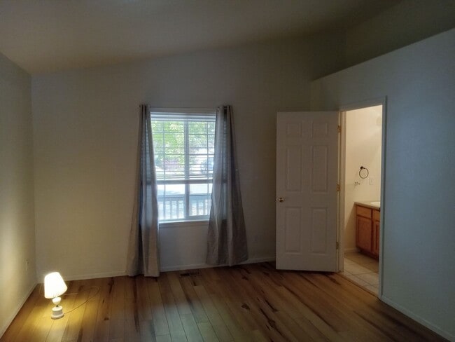 Photo - 1596 Meachum Way