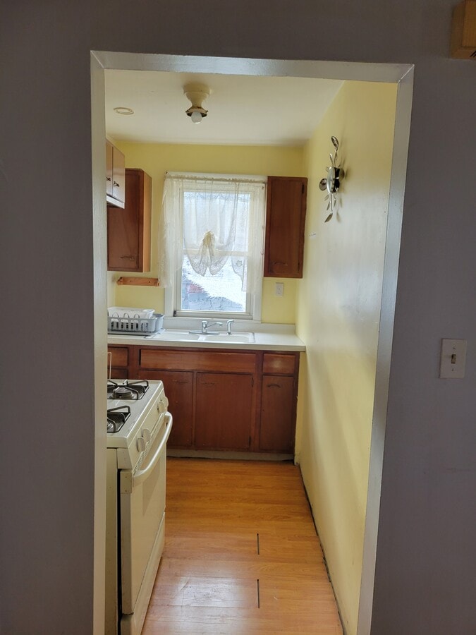 Photo - 96 Huetter Ave Unit 1 bedroom upper apartment