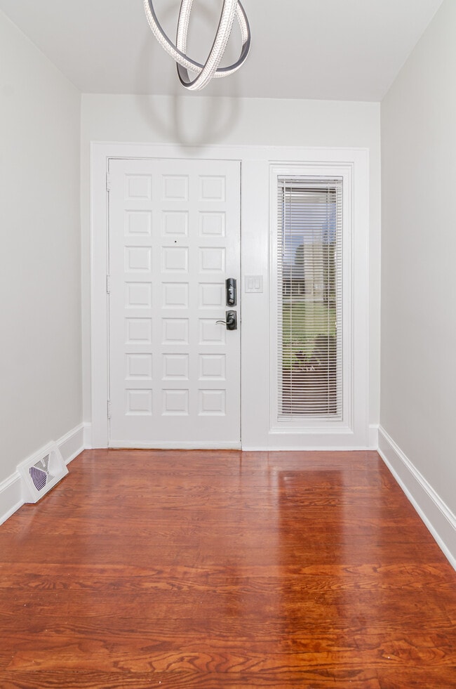 Photo - 1416 Hilltop Dr