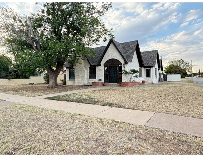 Building Photo - 1300 W Ohio Ave