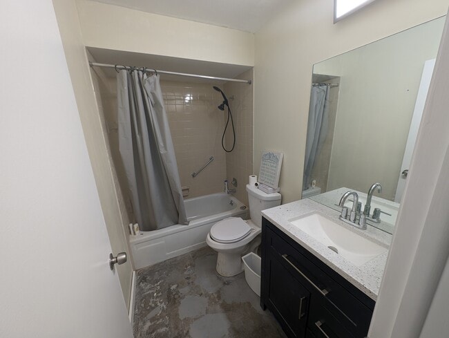Bathroom - 5039 Village Gardens Dr
