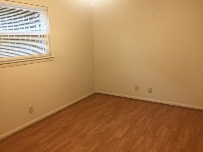 Photo - 860 Monroe Dr NE Unidad 9