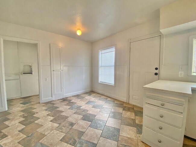 1923 39th St Unidad Front
