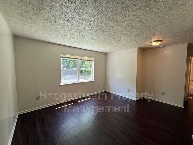 Photo - 3001 Idylwilde Blvd