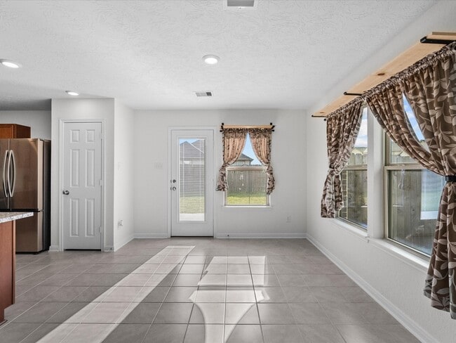 Photo - 713 Allana Ln