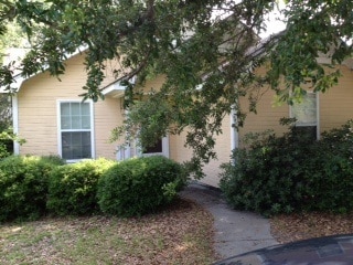 Building Photo - 201 Blue Pool Dr