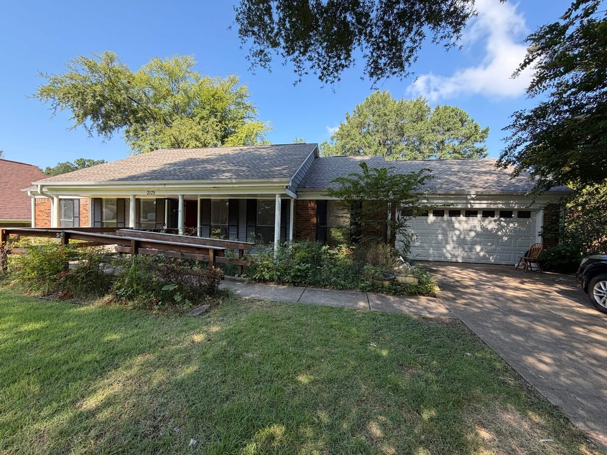Photo - 2175 Burlingate Dr