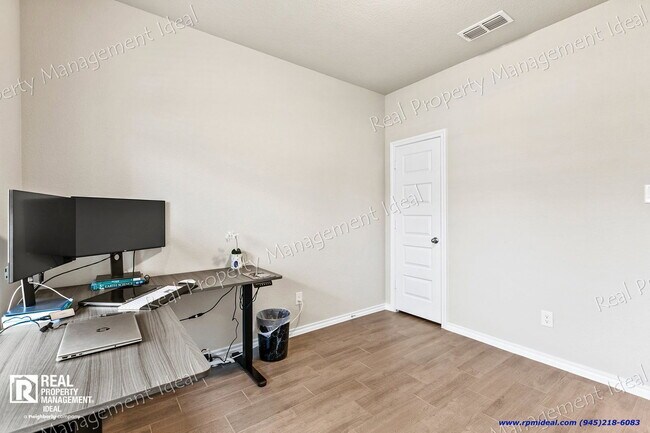 Photo - 2000 Plum Pk