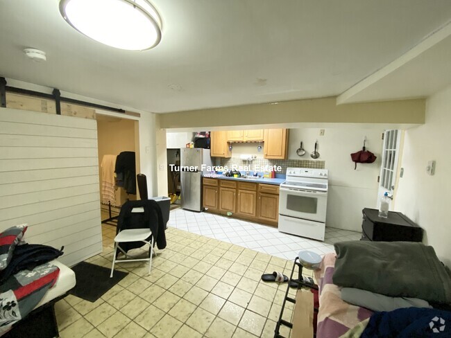 Building Photo - 688 Parker St Unit 1 Rental