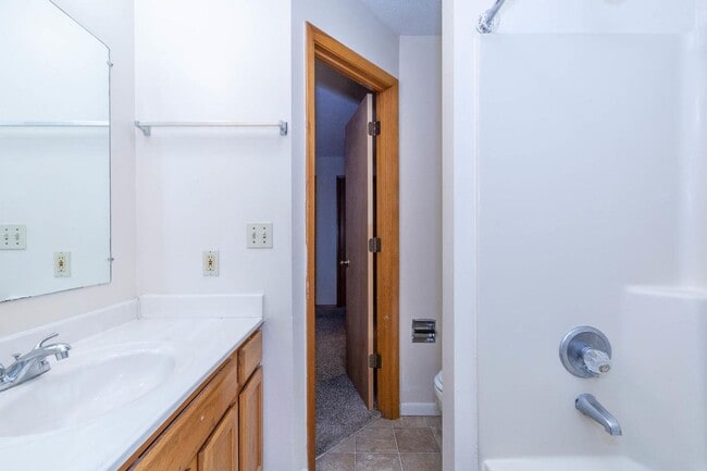 Photo - 537 Henderson Crossing