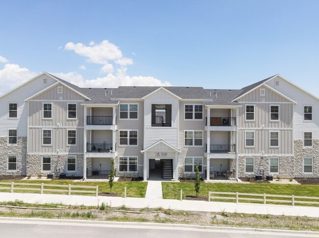 Building Photo - 13687 S Hanley Ln Unit DD204