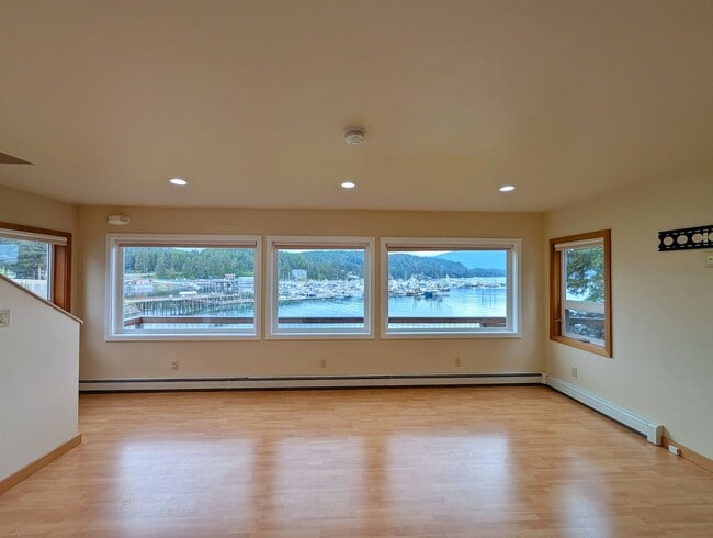 Building Photo - $500 OFF FIRST MONTHS RENT - Unfurnished A... Rental