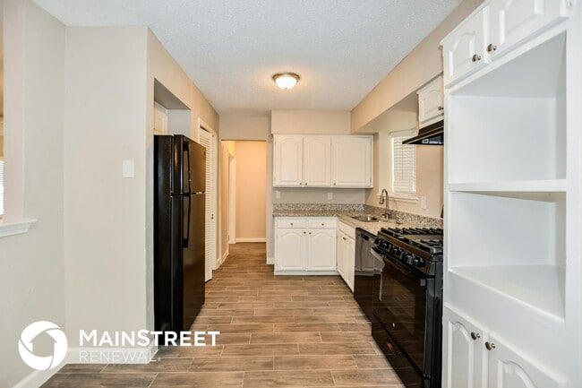 Photo - 926 Wateka Way