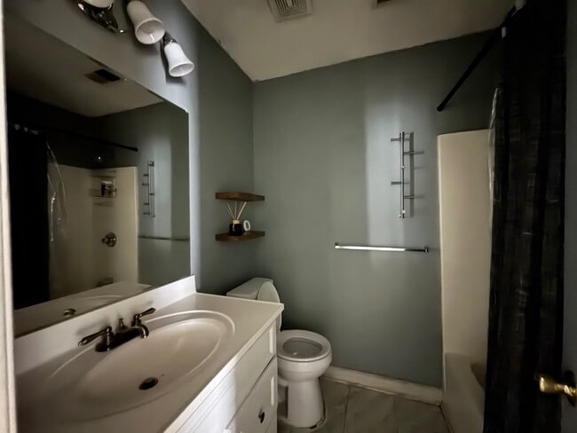 Photo - 8027 Country Oaks Rd