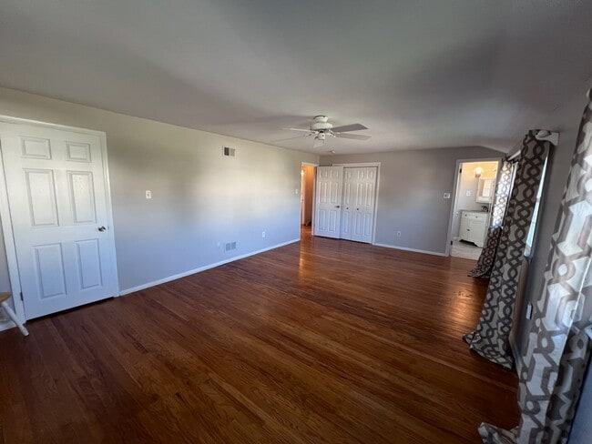 Photo - 918 Rockwell Rd