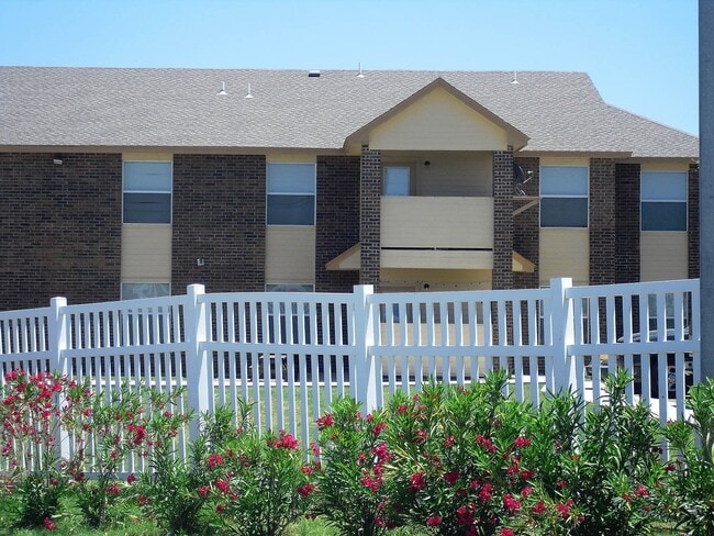 Photo - Madison Pointe Apartments