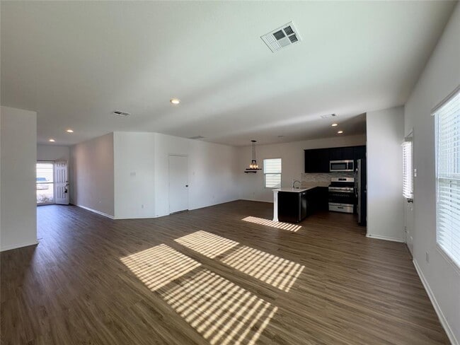 Photo - 512 Gabbro Gdns