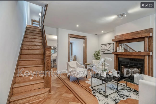 Photo - 611 4th St NE