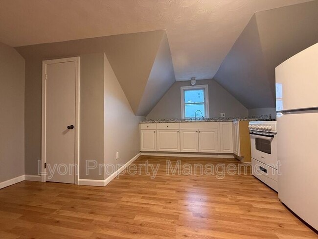 Photo - 26 Carlton St Unit 3rd floor