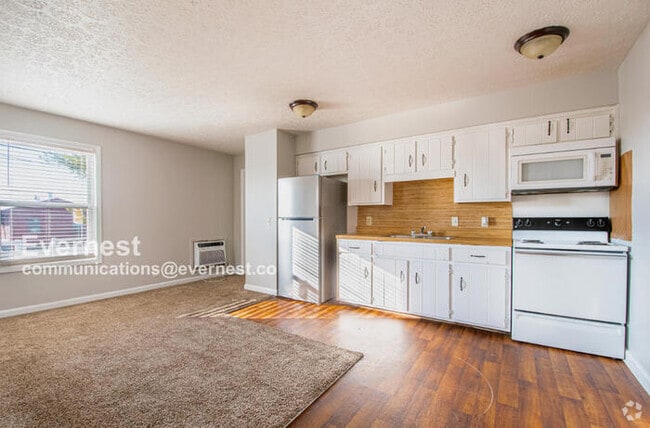 Building Photo - 1059 Woods Ferry Rd Unit Apartment 6