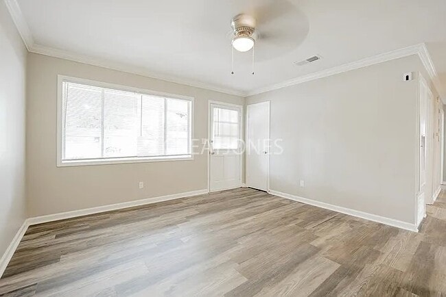 Photo - 4218 Barr St