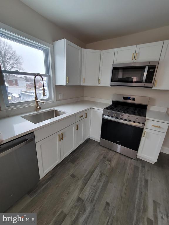 Photo - 301 E 4th St