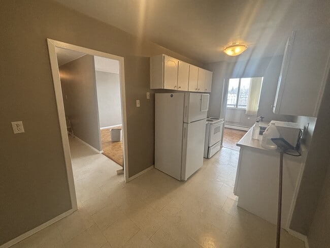 Photo - 1061 Queen's Blvd Unité 207