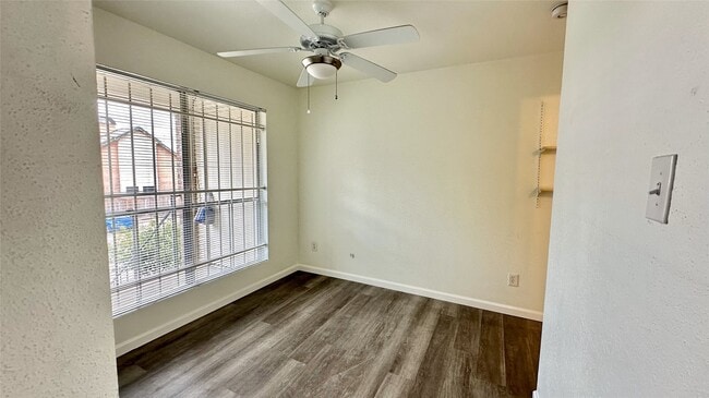 Photo - 3900 Woodchase Dr Unit 92