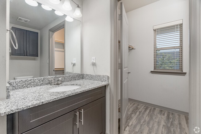 Photo - Live Oak Apartments